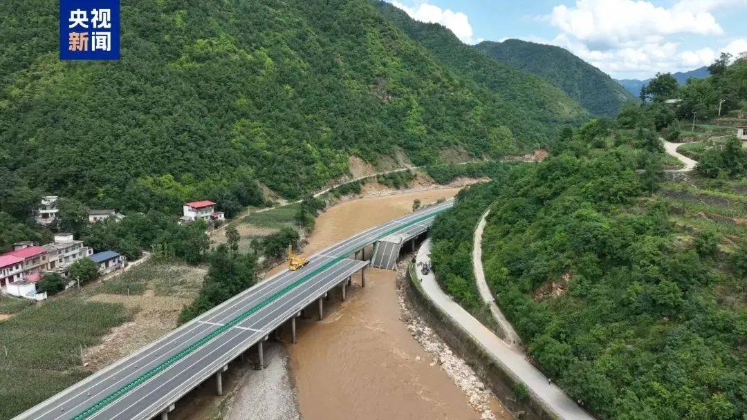 大桥垮塌62人死亡失踪未按图施工是关键因素之一！监理员等3人